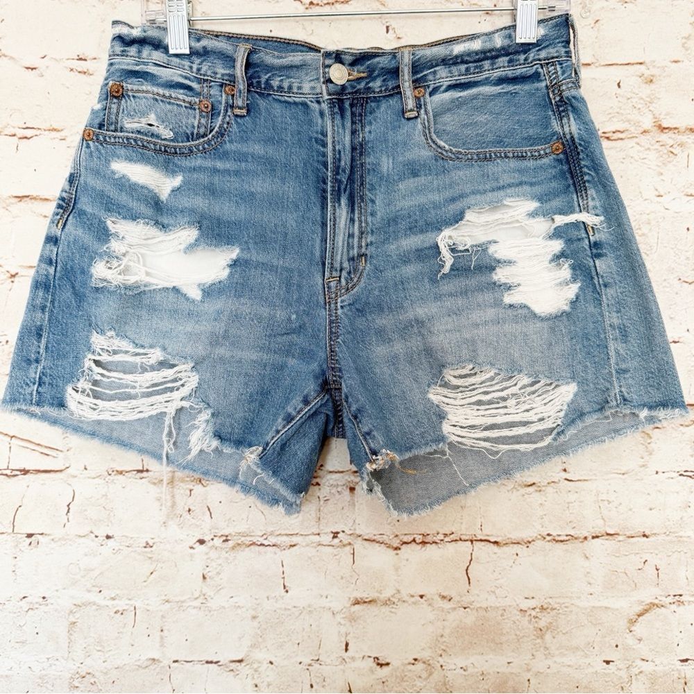 American Eagle 90s boyfriend shorts distressed